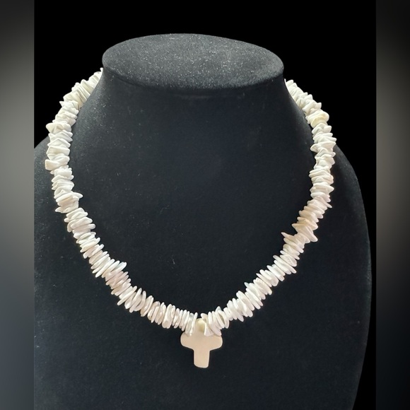 Vintage Puka Shell‎ Necklace with Cross Pendant - Picture 1 of 1